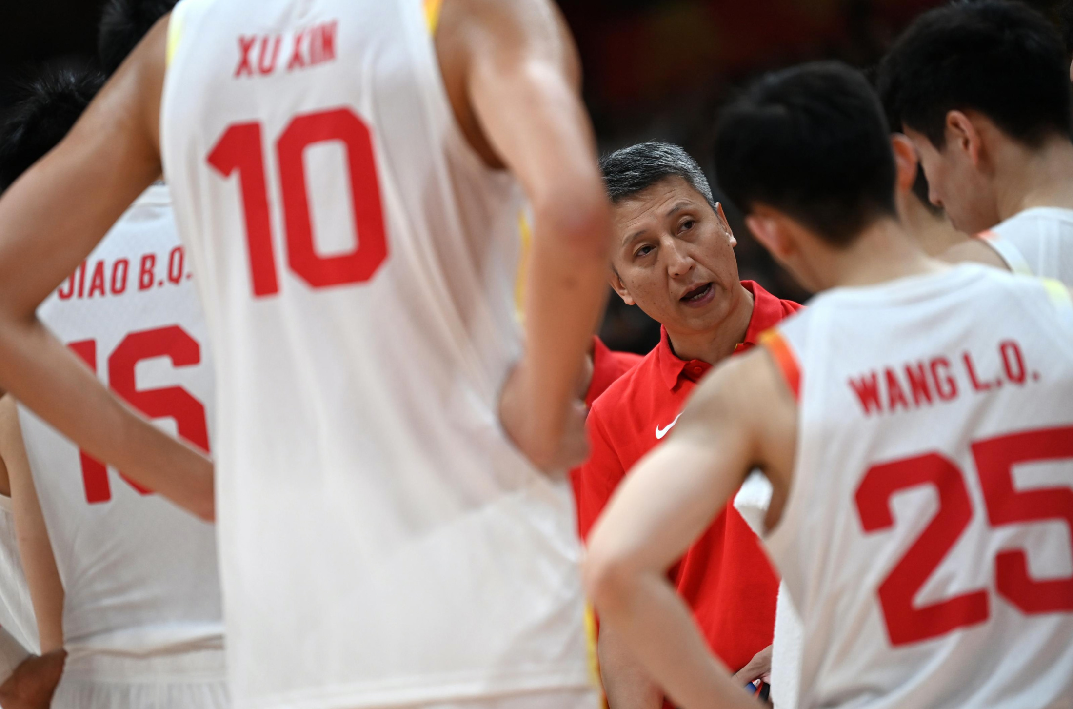 深圳男篮发布备战花絮,冲刺阶段外线爆发,西甲任务艰巨,纪律约束更严格 深圳男篮发布备战花絮,冲刺阶段外线爆发,西甲任务艰巨,纪律约束更严格